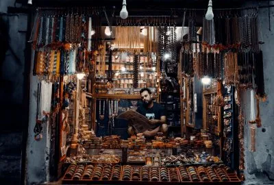 Menjadi Raja di Bisnis Lokal: Strategi yang Harus Diterapkan