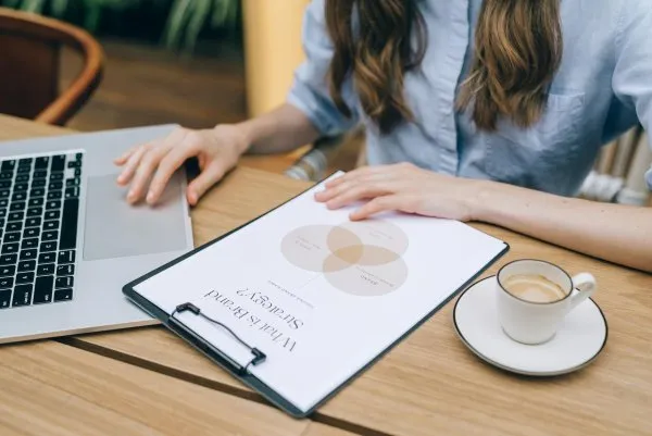 Branding Digital: Strategi Cerdas untuk Menguatkan Identitas Bisnis Anda