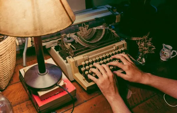 Membangun Narasi yang Menjual: Seni dan Ilmu Copywriting