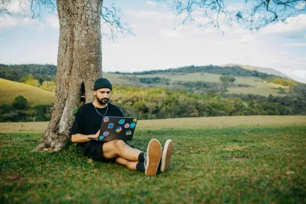 Remote Working: Keunggulan, Tantangan, dan Cara Memaksimalkannya