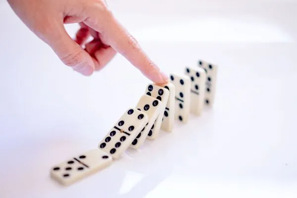 Membangun Brand Melalui Viral Marketing: Seni Menciptakan Efek Domino